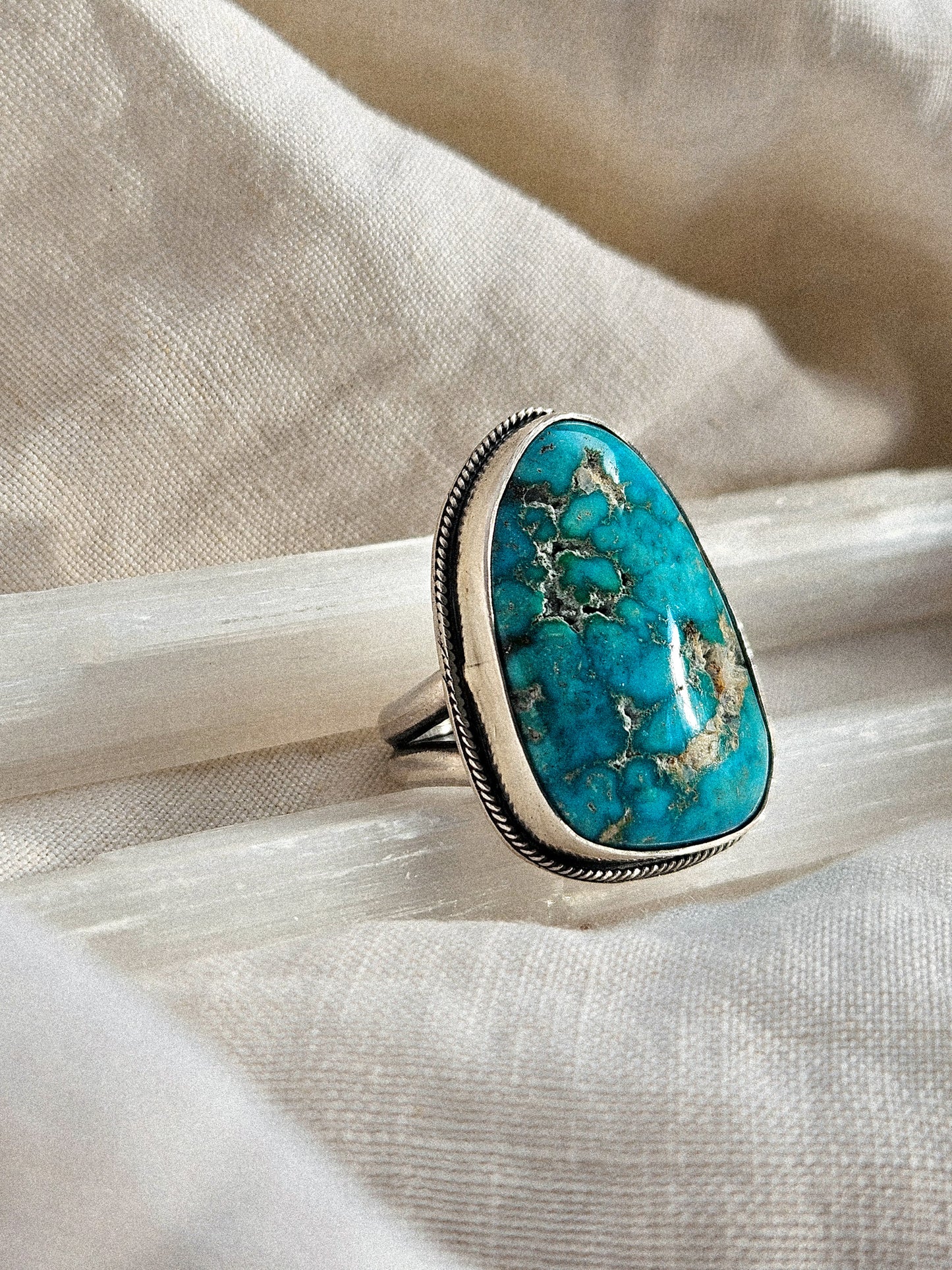 KINGMAN TURQUOISE RING, ROPE DETAIL - SZ 9