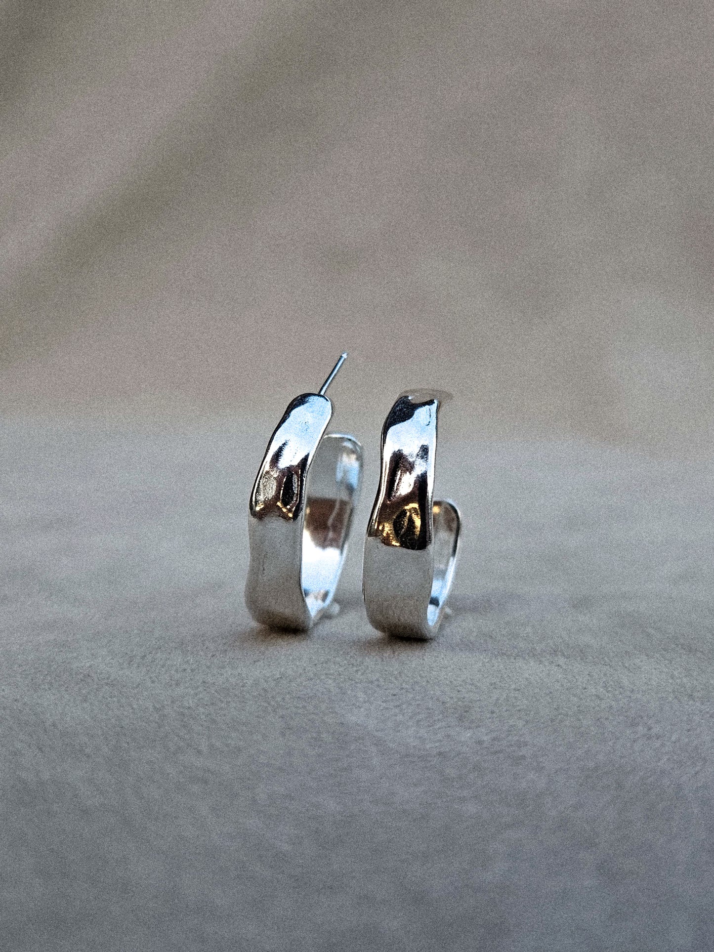 UNEARTHED HOOP EARRINGS